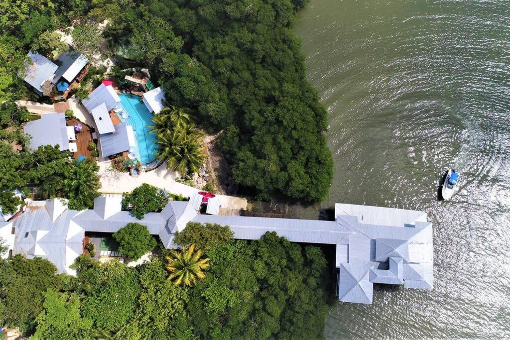 The Dock Resort Over Water Retreat West End Eksteriør billede